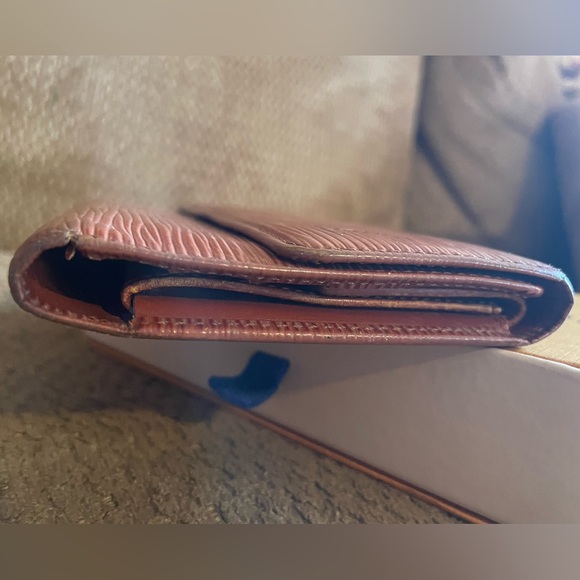 Louis Vuitton Epi Leather long wallet with the LV Box - cognac w/ snap closure - Picture 7 of 13